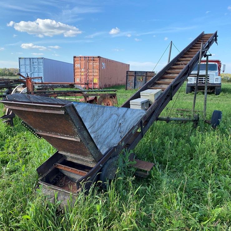 #1622 • John Deere Hay Elevator