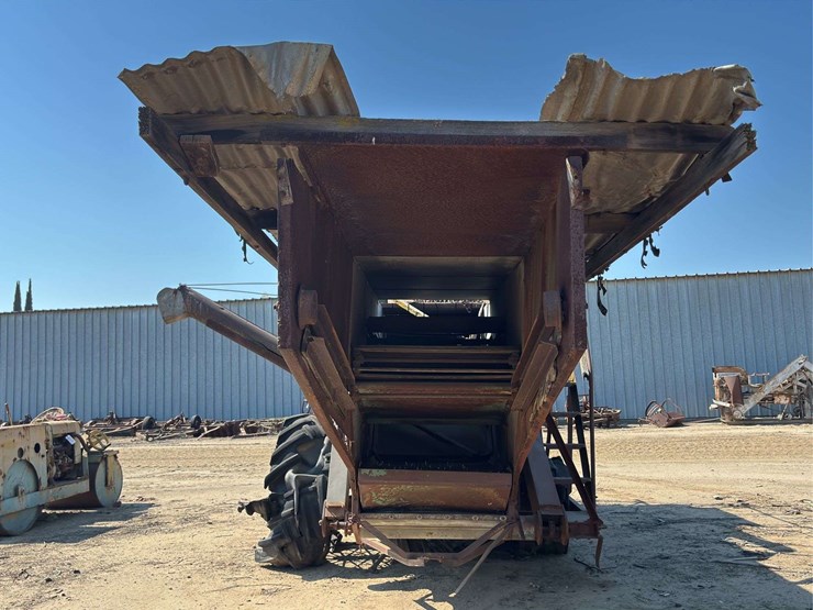 john-deere-pull-type-combine-image-5