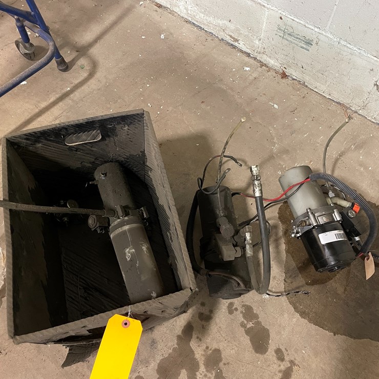 #7250 • (3) Electric Hydraulic Pumps