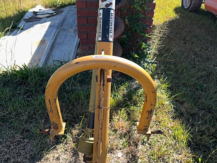 3-point-post-hole-digger-image-2