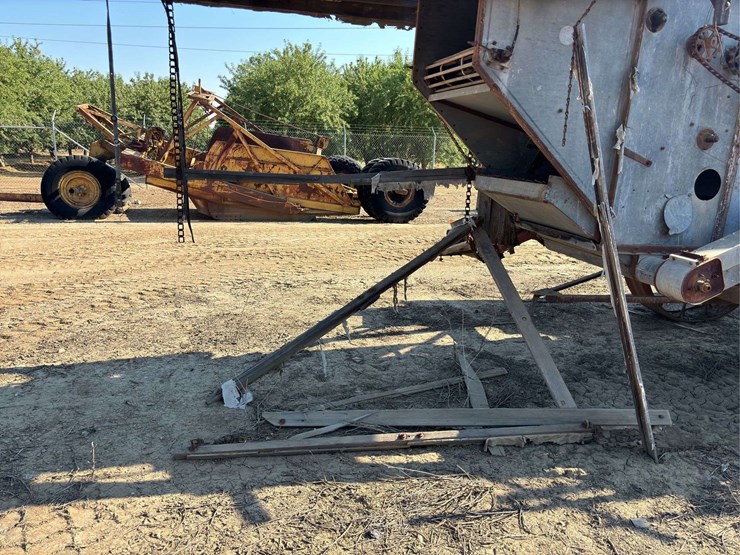 holt-36-combine-harvester-image-22