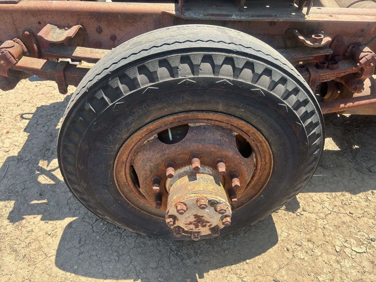 white-3000-truck-image-46