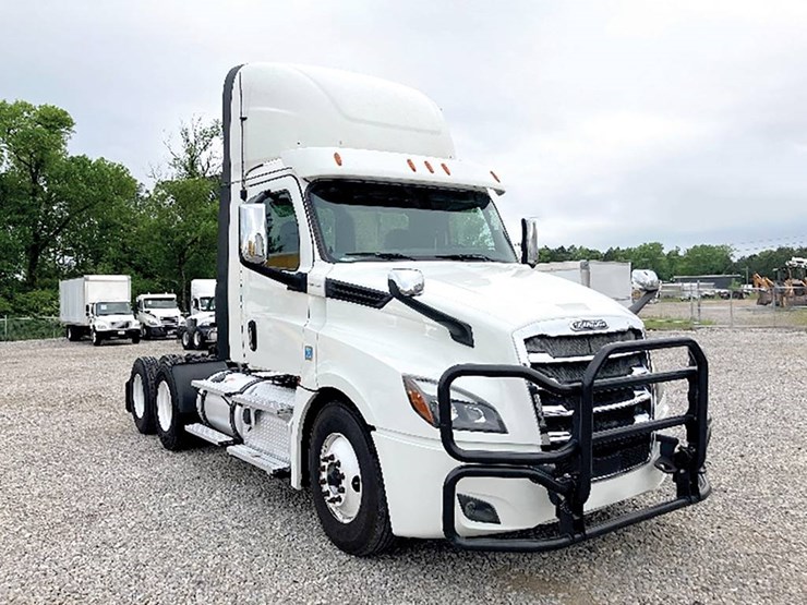 2020-freightliner-cascadia-126-image-1