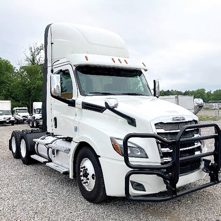 2020 FREIGHTLINER CASCADIA 126