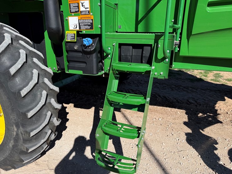 2019-john-deere-w235-image-15
