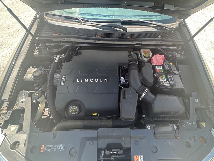 #400-•-2016-lincoln-mks-passenger-car-image-22