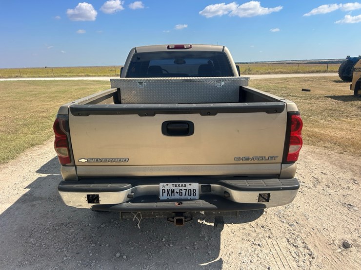 2004-chevrolet-2500-image-4