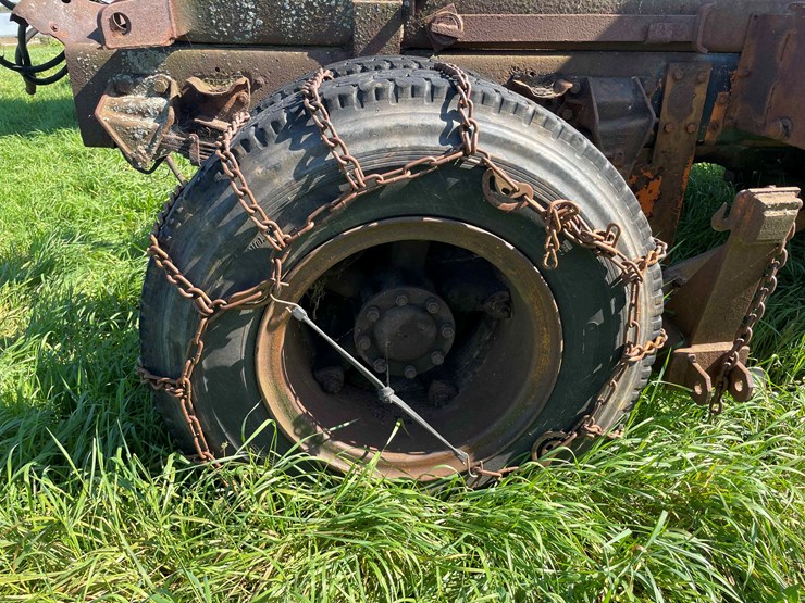 1984-ford-8000-image-23