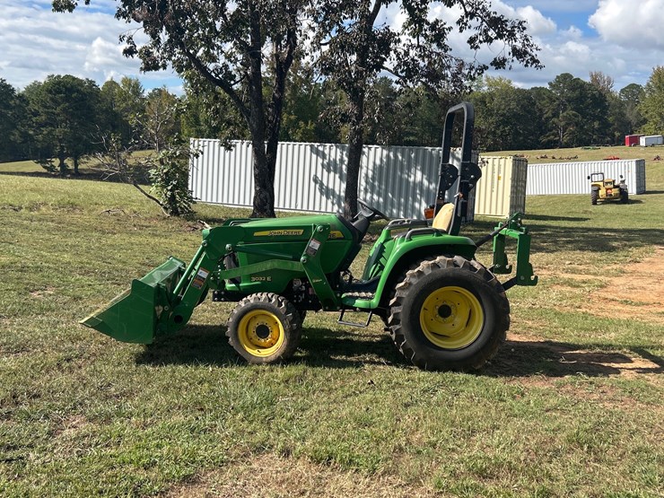 john-deere-3032e-image-2