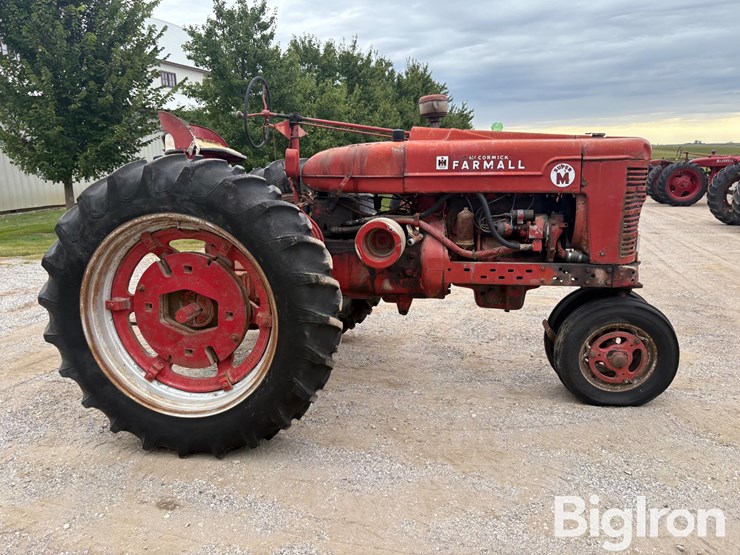 1953-ih-farmall-super-m-2wd-tractor-image-4