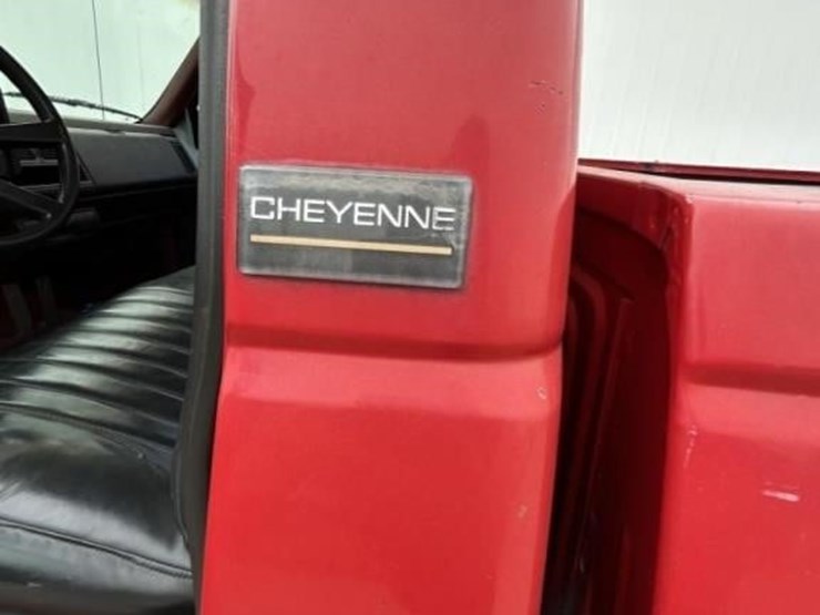 1993-chevrolet-cheyenne-2500-image-11
