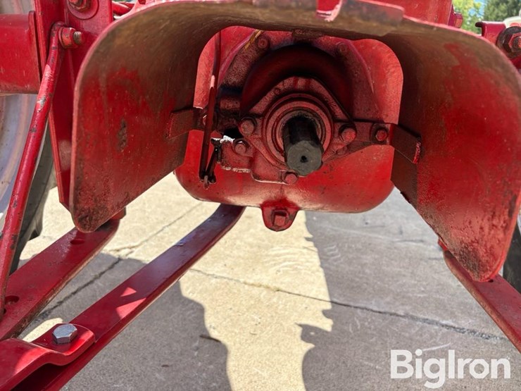 1949-ih-farmall-m-2wd-tractor-image-12