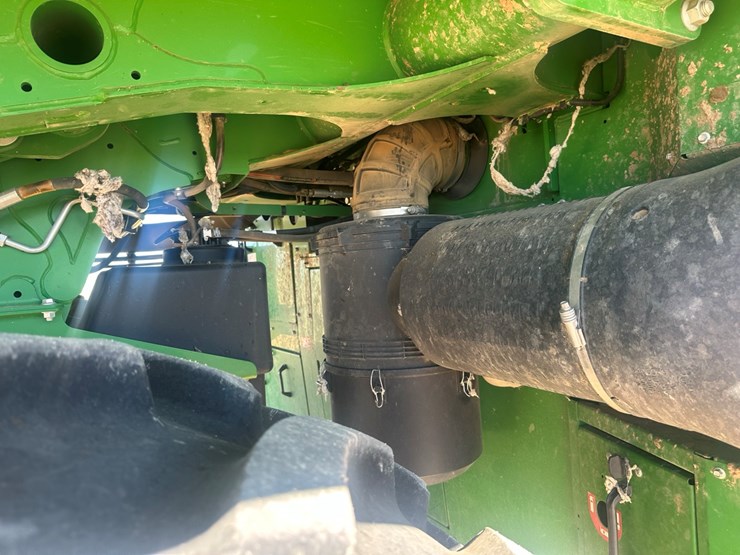 2017-john-deere-cs690-image-22