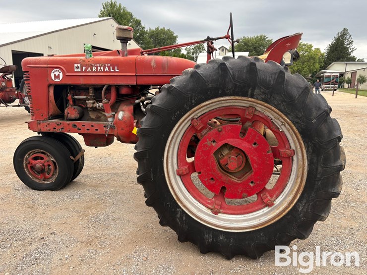 1953-ih-farmall-super-m-2wd-tractor-image-8
