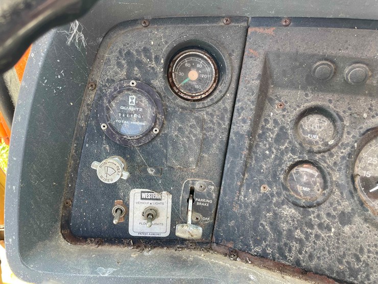 1984-ford-8000-image-62