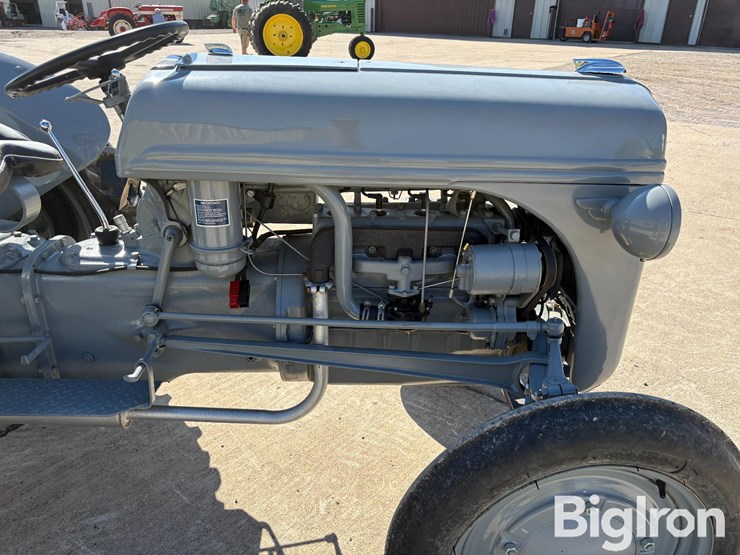 1940-ford-9n-image-15