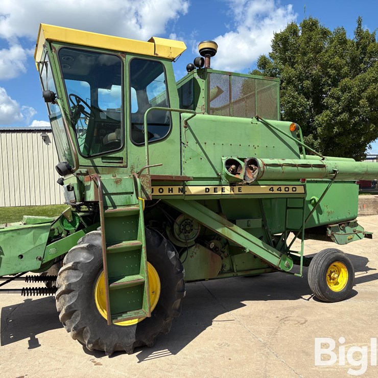 1976 JOHN DEERE 4400