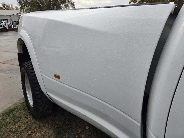 2017-dodge-ram-3500-image-21