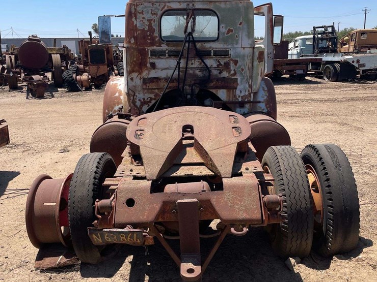 white-3000-truck-image-3