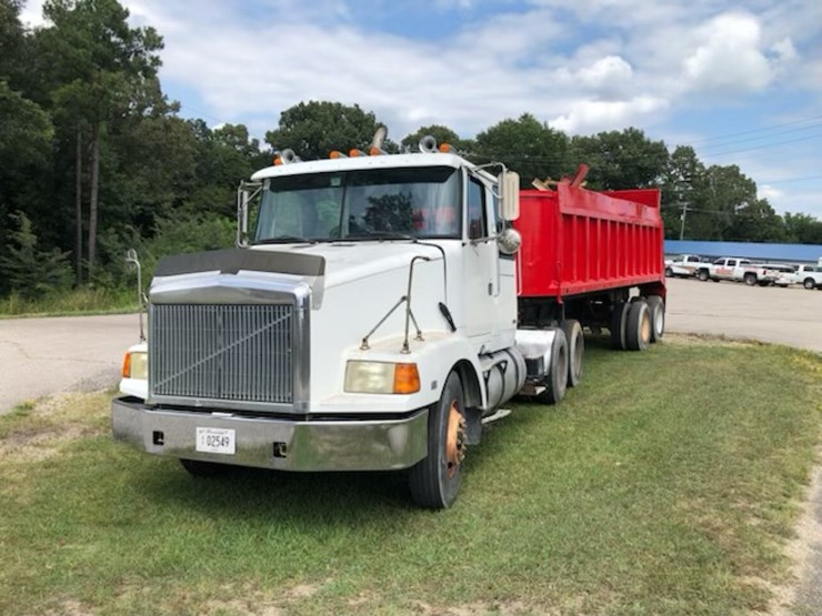 1993-volvo-12.7-detroit,-10-speed,-new-tires-and-24-foot-dump-trailer-image-2