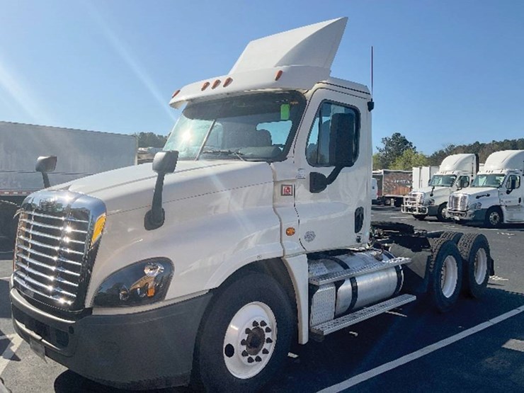 2018-freightliner-cascadia-125-image-1