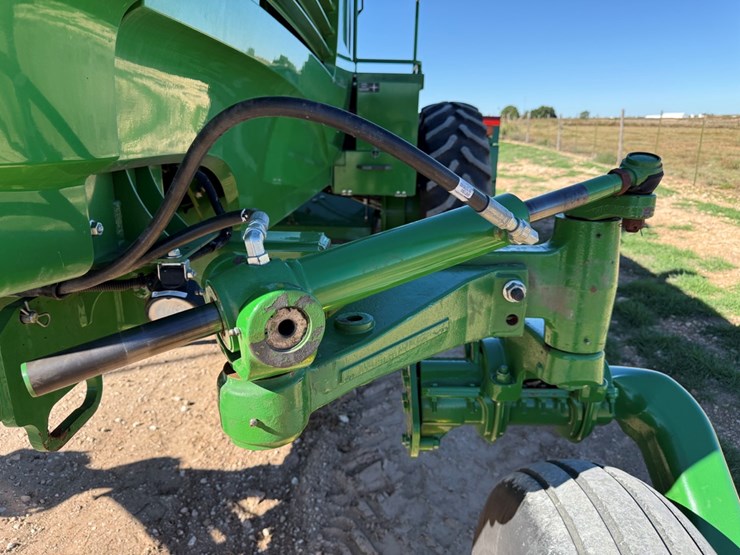 2019-john-deere-w235-image-9