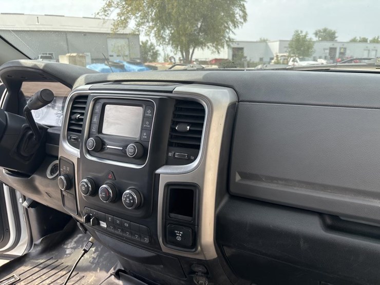 2016-dodge-ram-3500-image-46