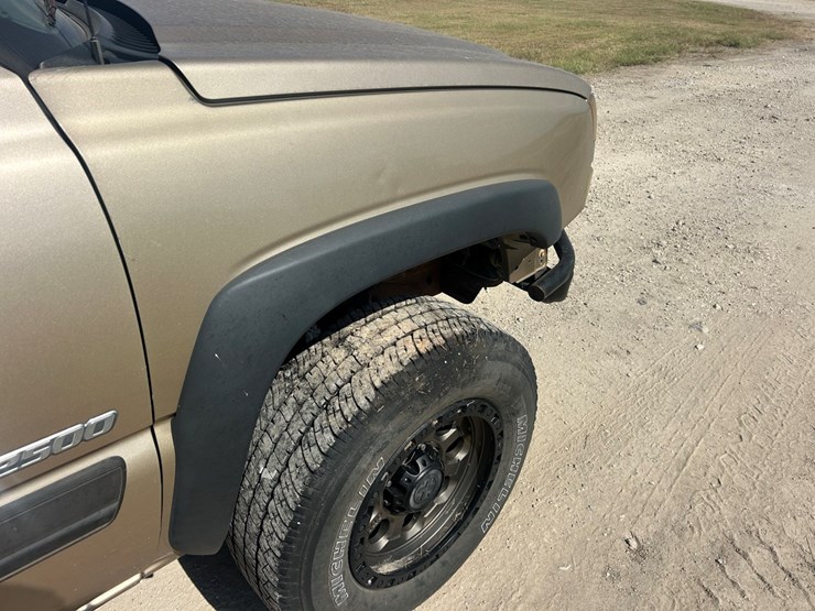 2004-chevrolet-2500-image-12