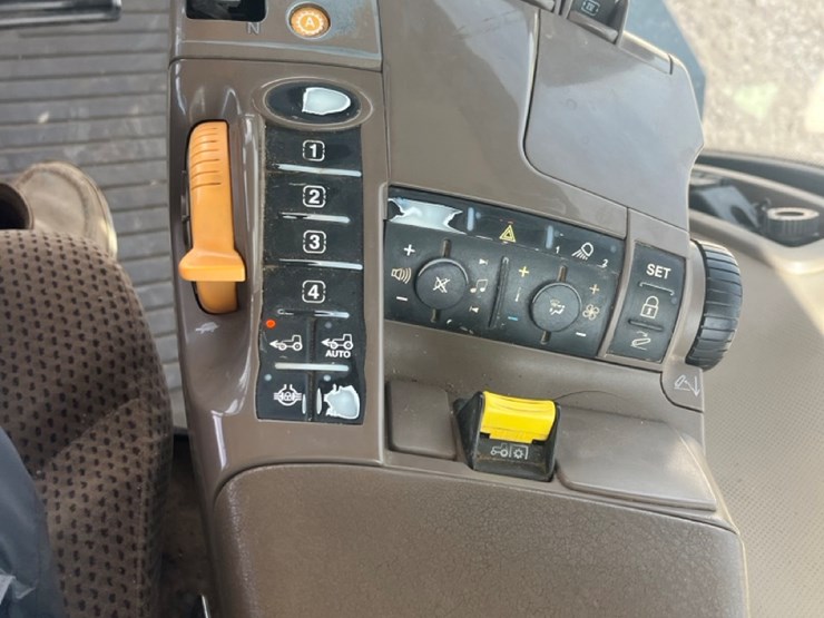 john-deere-8245r-image-27