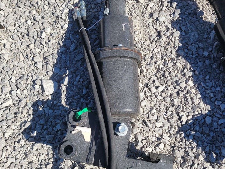 mini-excavator-hydraulic-wood-drill.-image-1