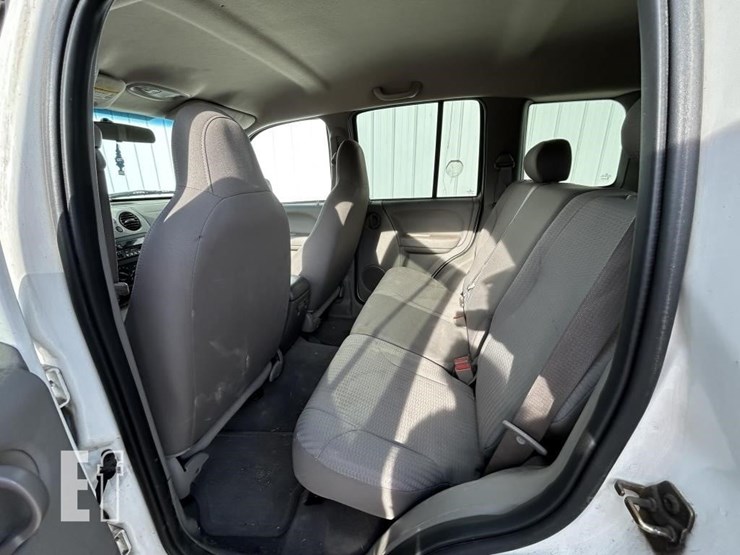 2003-jeep-liberty-sport-image-8