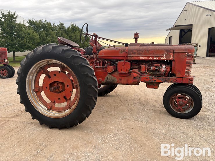 1954-ih-farmall-super-h-2wd-tractor-image-4