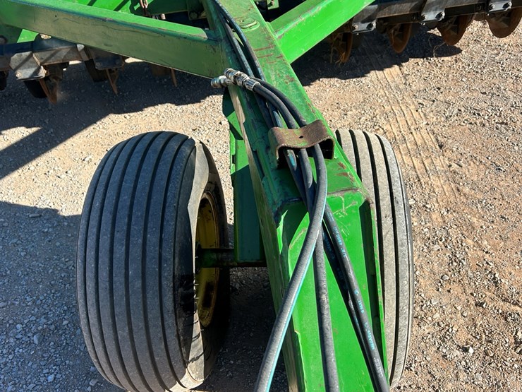 john-deere-750-image-14