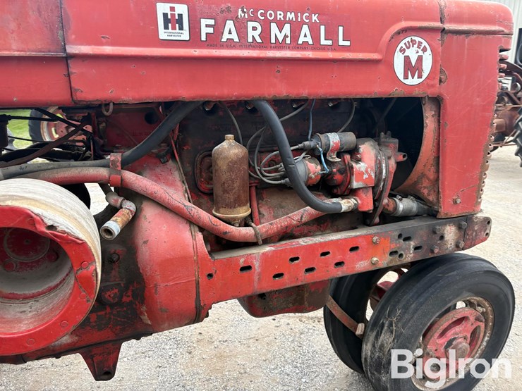 1953-ih-farmall-super-m-2wd-tractor-image-17