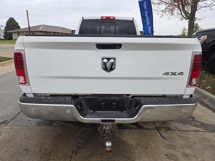 2017-dodge-ram-3500-image-4