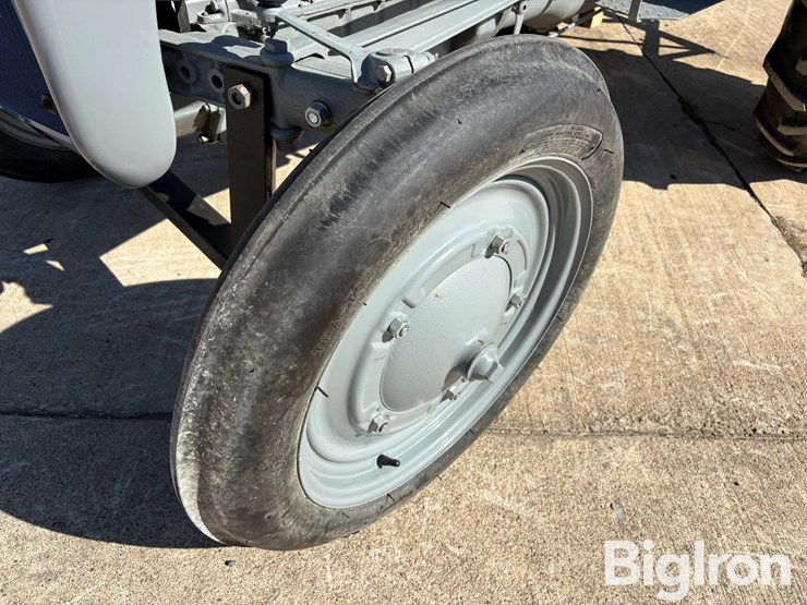 1940-ford-9n-image-17