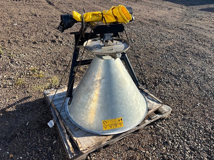 unused-cone-seeder/-fertilizer-spreader-image-3
