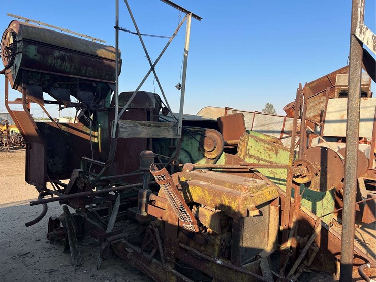 john-deere-12a-combine-image-1