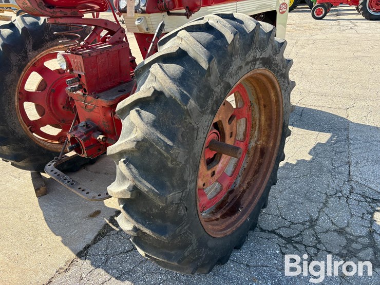 1962-case-ih-560-image-15