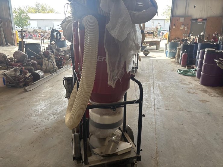 #5091-•-husqvarna-t8600-hepa-vacuum-w/-c5500-separator-image-4