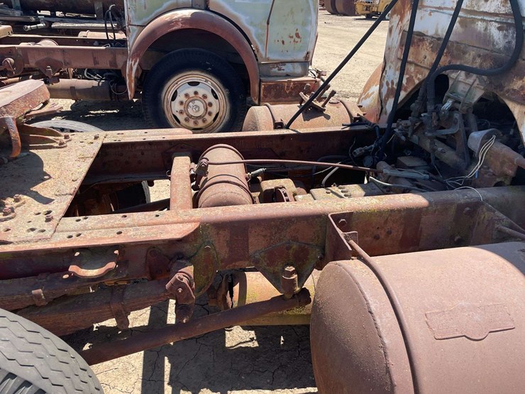 white-3000-truck-image-33