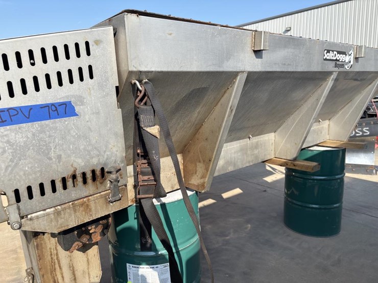 #5020-•-buyers-salt-dogg-sch120-salter/sander-image-5