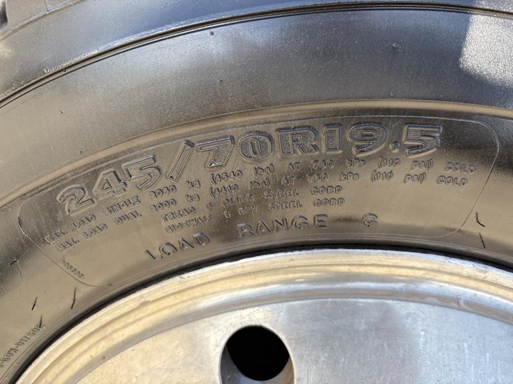 #5081-•-2005-gmc-c4500-4x4-single-axle-dump-truck-image-56