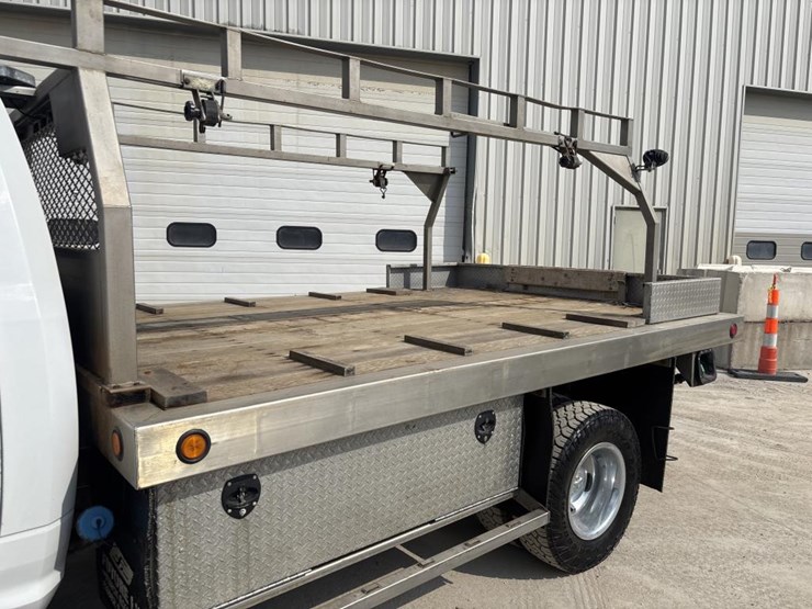 2016-dodge-ram-3500-image-14