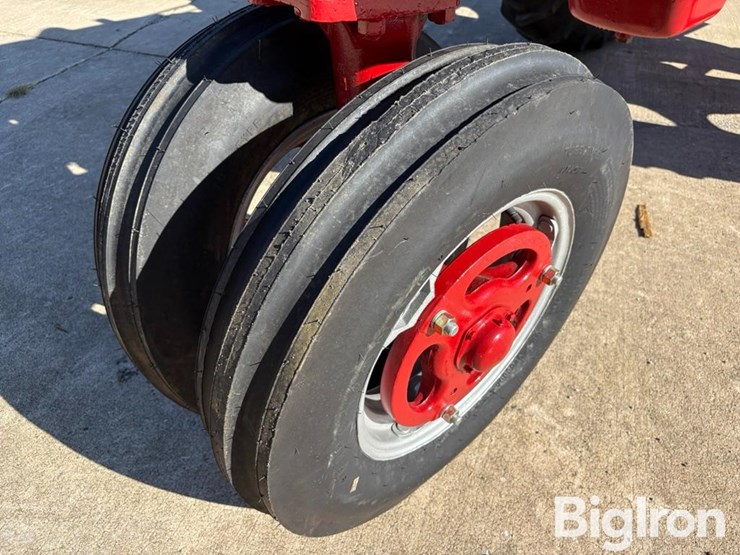 1953-ih-farmall-super-md-2wd-tractor-image-15