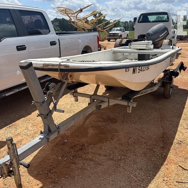 2002 HULL 25