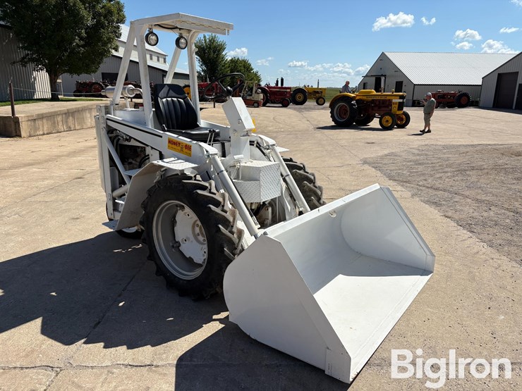 1958-honey-bee-hydro-loader-2wd-tractor-image-3