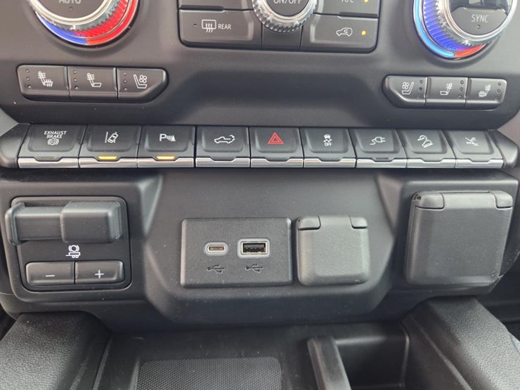 2023-gmc-3500hd-image-55