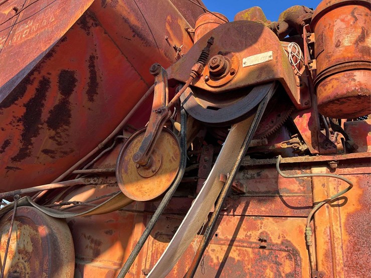 minneapolis-moline-101-harvester-image-18