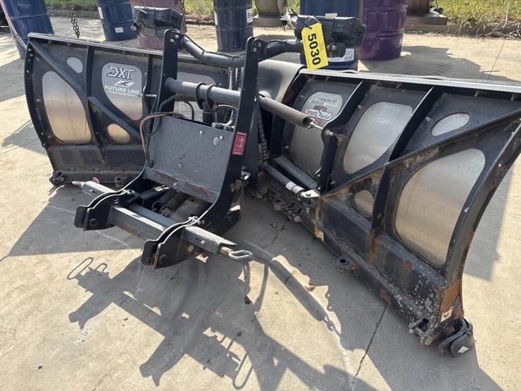 #5030-•-boss-power-v-dxt-smart-shield-truck-v-plow-image-1